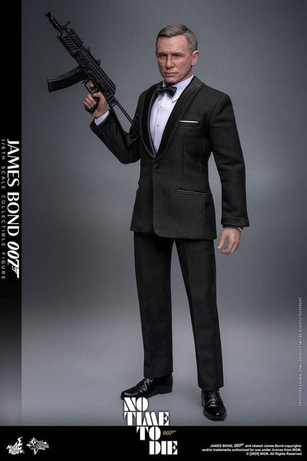 james 2 Hot Toys: James Bond 1/6
