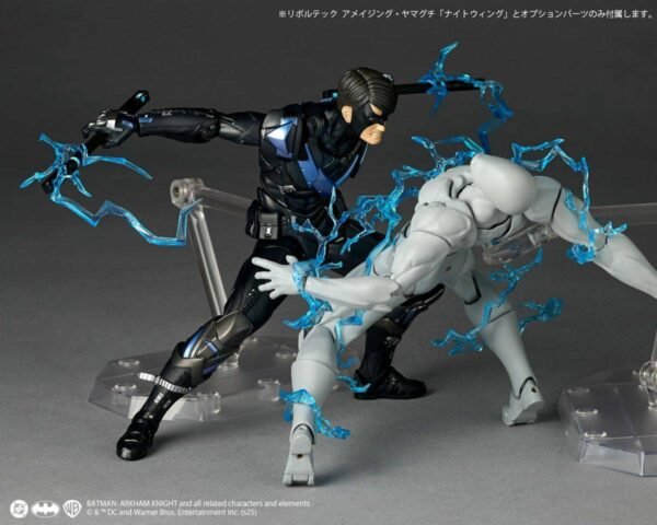Revoltech: Nightwing - Batman Con Bonus