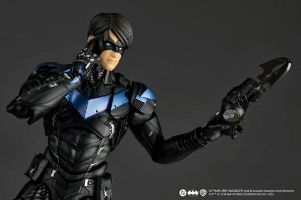 Revoltech: Nightwing - Batman Con Bonus