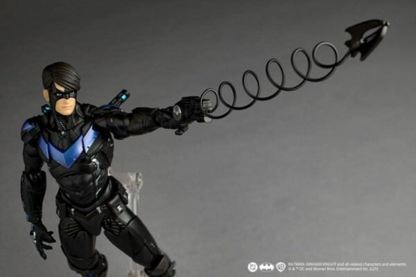 Revoltech: Nightwing - Batman Con Bonus