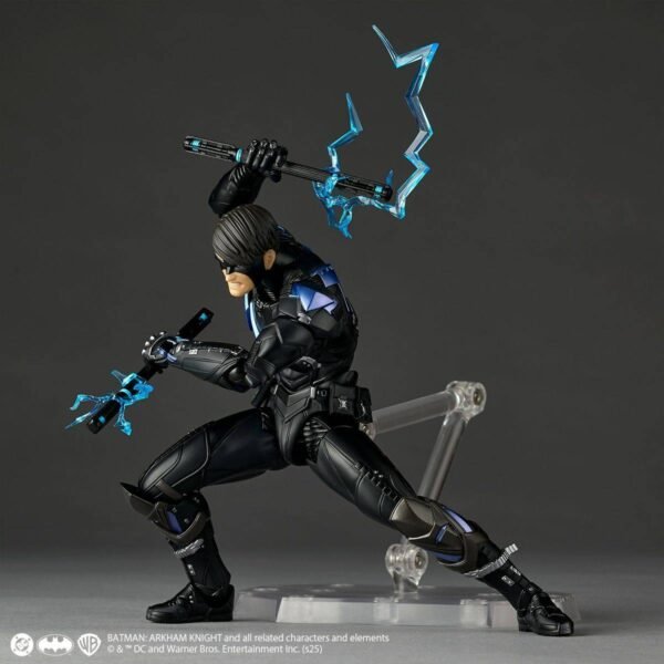 Revoltech: Nightwing - Batman Con Bonus