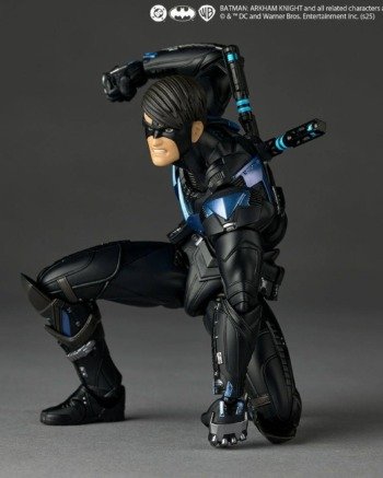 Revoltech: Nightwing - Batman Con Bonus
