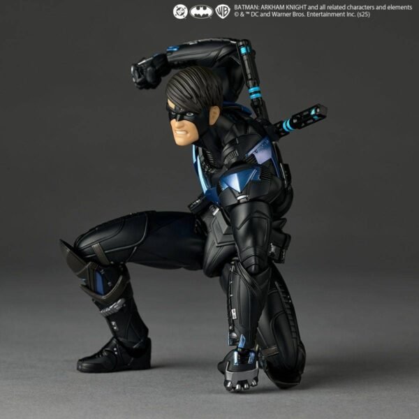 Revoltech: Nightwing - Batman Con Bonus