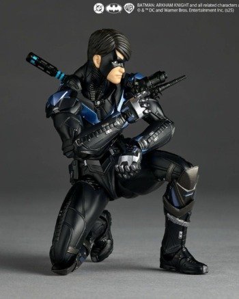 Revoltech: Nightwing - Batman Con Bonus