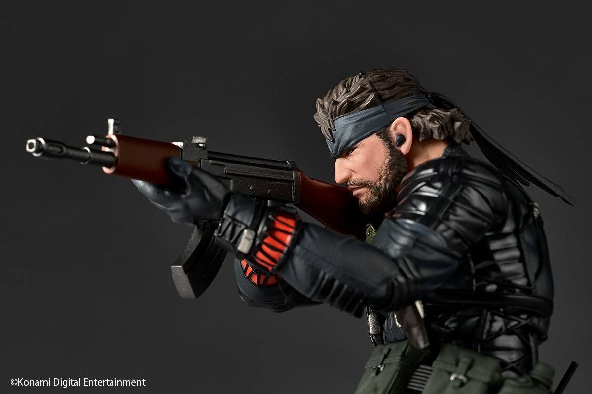 Revoltech: Snake Eater - Naked Snake (Sneaking Suit Ver.) - METAL GEAR SOLID Delta Con Bonus