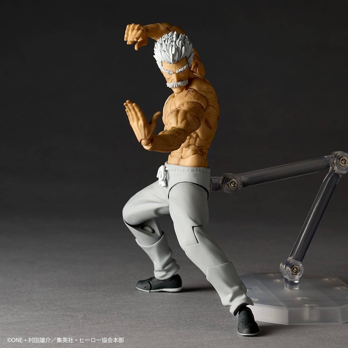 Revoltech: Silver Fang - One Punch Man Con Bonus