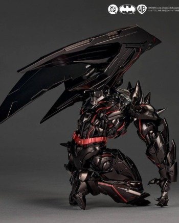 Revoltech: Batman: Hellbat Suit Con Bonus