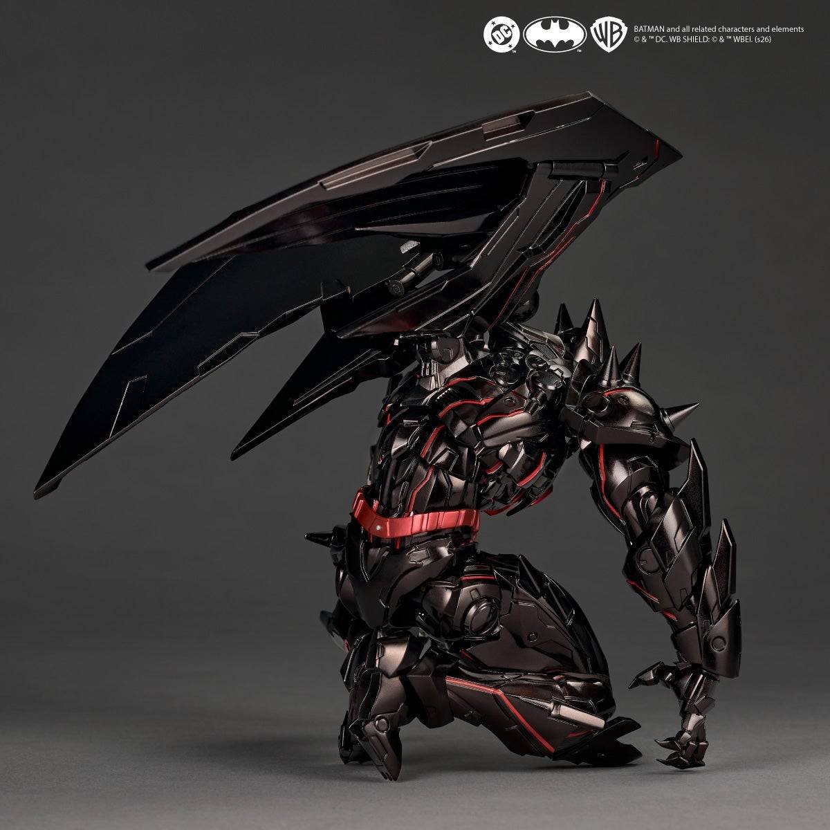 Revoltech: Batman: Hellbat Suit Con Bonus