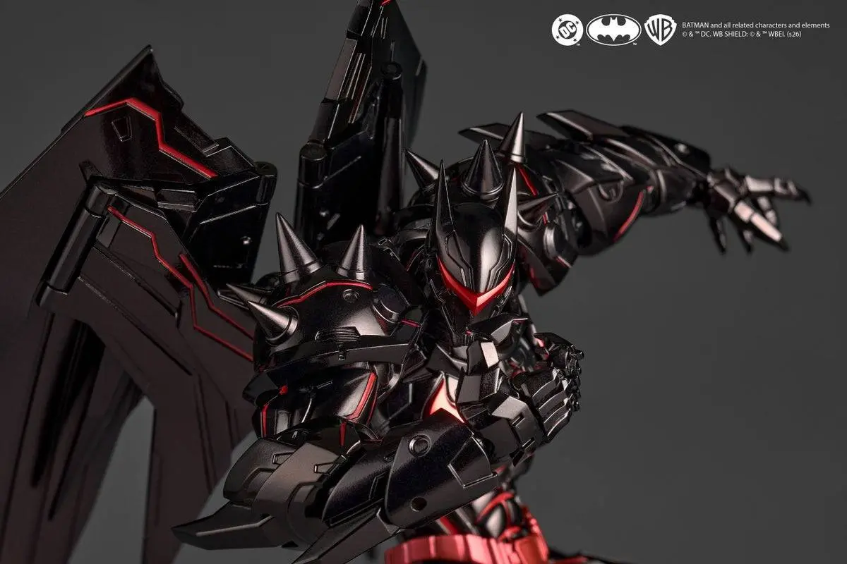 Revoltech: Batman - Hellbat Suit Con Bonus