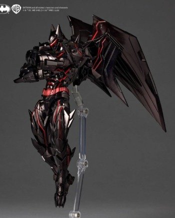 Revoltech: Batman: Hellbat Suit Con Bonus