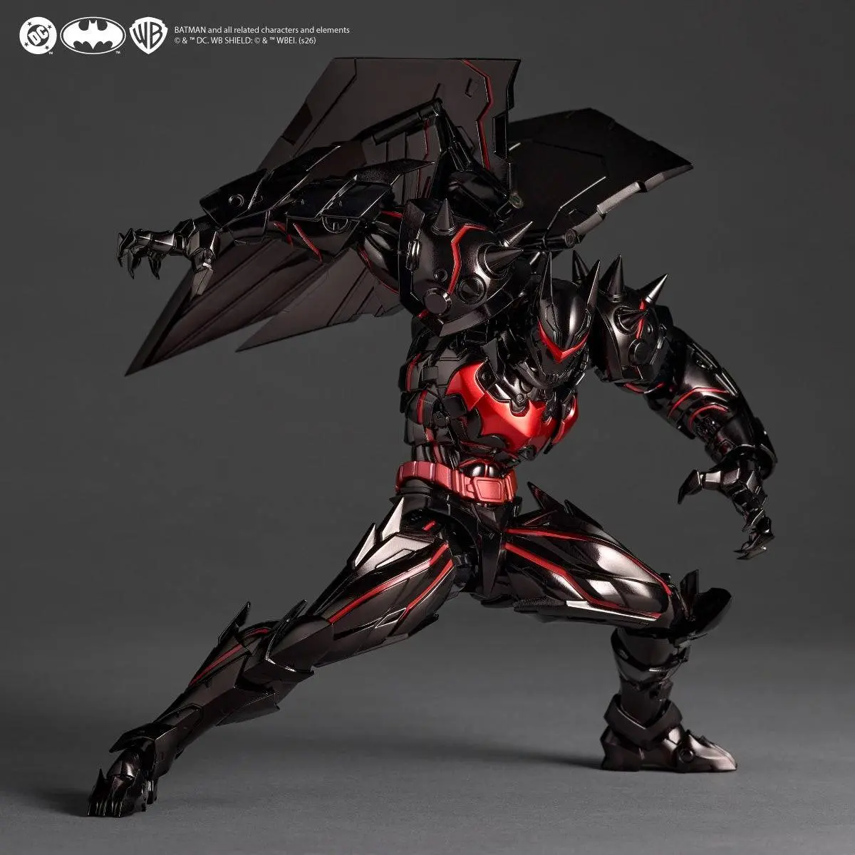 Revoltech: Batman - Hellbat Suit Con Bonus