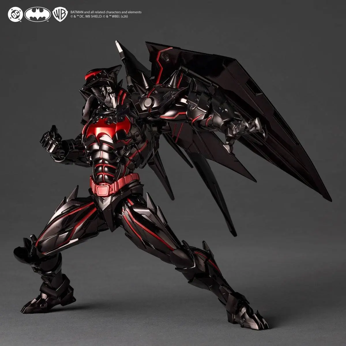 Revoltech: Batman - Hellbat Suit Con Bonus
