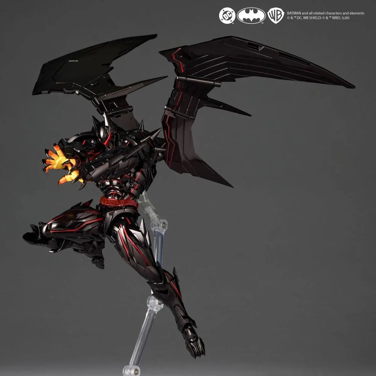 Revoltech: Batman - Hellbat Suit Con Bonus