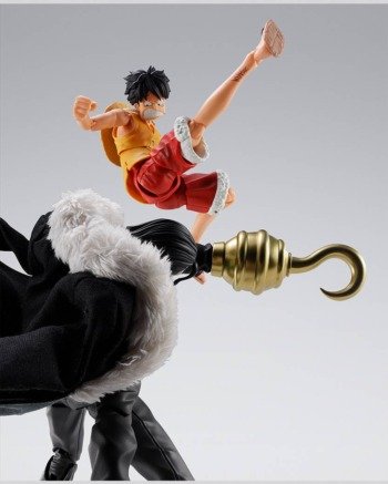 S.H.FIGUARTS: Crocodile (Marineford Ver.) - One Piece