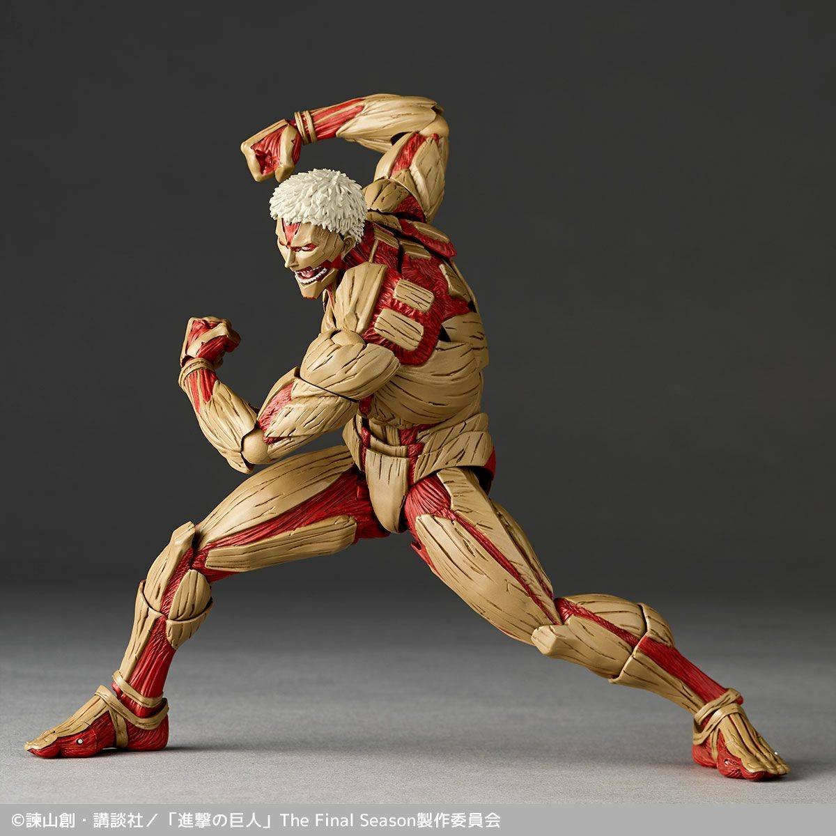 Revoltech: Armored Titan - Attack on Titan Con Bonus